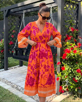Midi Haljina AMALFI – Cvjetni Print s Kimono Rukavima | Narandžasto-Fuksija