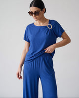 Komplet KOBALT RING – Top sa Zlatnim Detaljem i Široke Pantalone | Kraljevsko Plava